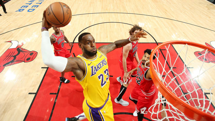 lebron-james-lakers-bulls-dunk.jpg